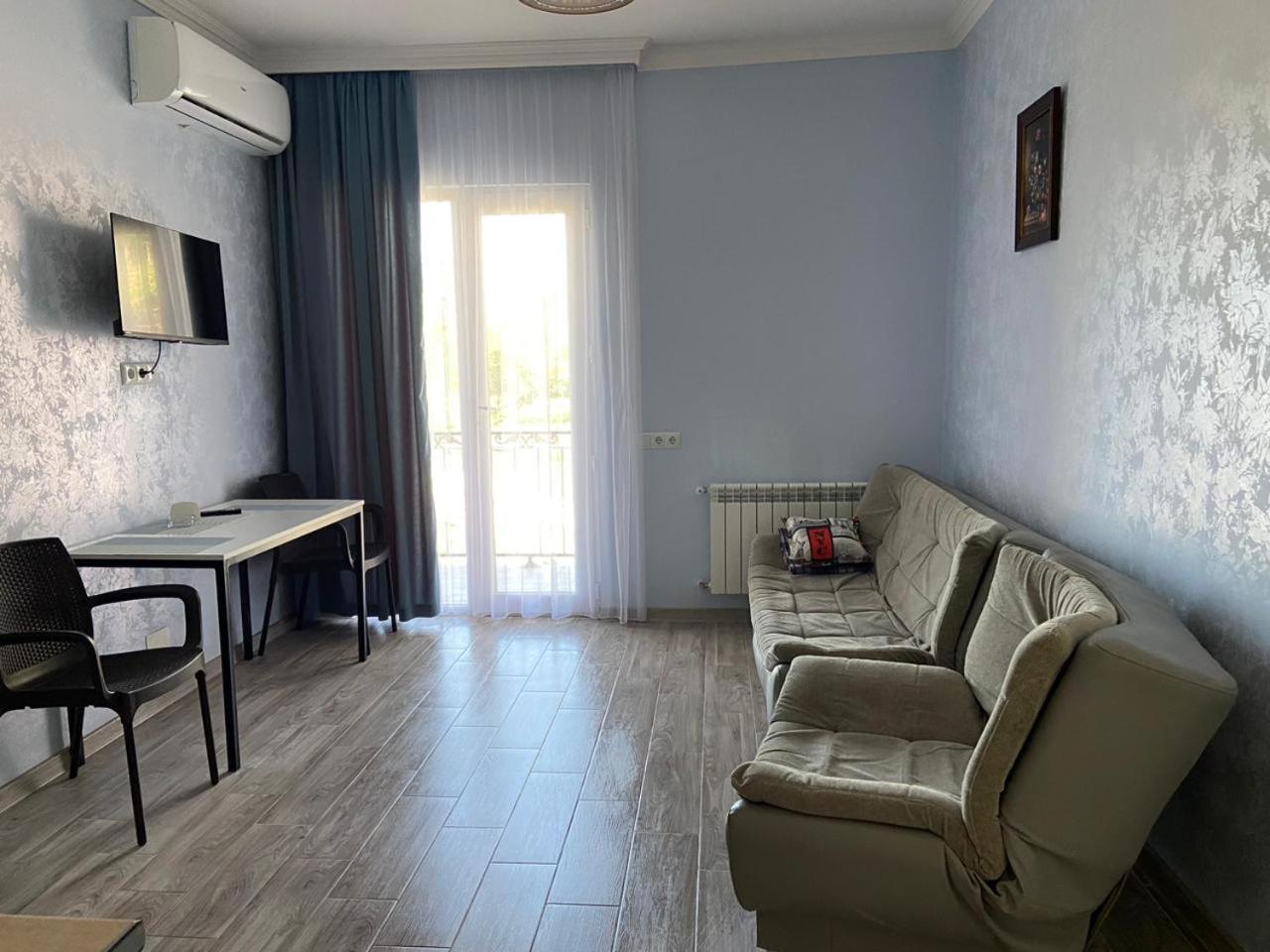 מלון באטומי Kemo House מראה חיצוני תמונה